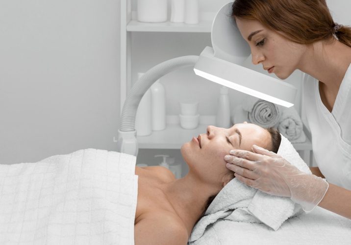 woman-beauty-salon-face-treatment(1)